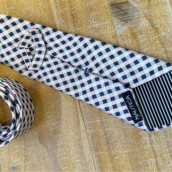 Nautica Men’s Tie Pink And Blue - Picture 2 of 3